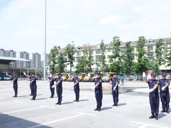 保安隊(duì)員交通手勢操培訓(xùn)