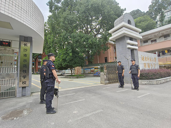 湖南師范大學附屬小學隊員執(zhí)勤風采