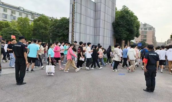 長(zhǎng)沙紅光保安服務(wù)有限公司,長(zhǎng)沙安保服務(wù),長(zhǎng)沙安全服務(wù),長(zhǎng)沙非武裝押運(yùn),勞務(wù)派遣服務(wù) 長(zhǎng)沙紅光保安服務(wù)有限公司,長(zhǎng)沙安保服務(wù),長(zhǎng)沙安全服務(wù),長(zhǎng)沙非武裝押運(yùn),勞務(wù)派遣服務(wù)