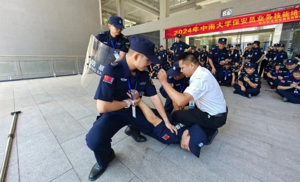 長沙紅光保安服務(wù)有限公司,長沙安保服務(wù),長沙安全服務(wù),長沙非武裝押運,勞務(wù)派遣服務(wù) 長沙紅光保安服務(wù)有限公司,長沙安保服務(wù),長沙安全服務(wù),長沙非武裝押運,勞務(wù)派遣服務(wù)