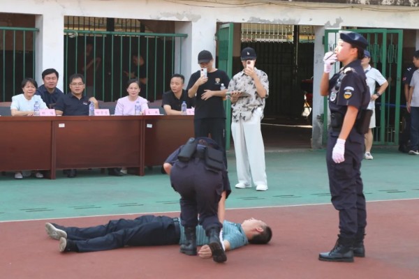 長沙紅光保安服務(wù)有限公司,長沙安保服務(wù),長沙安全服務(wù),長沙非武裝押運(yùn),勞務(wù)派遣服務(wù)