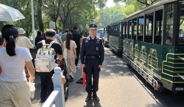 長沙紅光保安服務(wù)有限公司,長沙安保服務(wù),長沙安全服務(wù),長沙非武裝押運(yùn),勞務(wù)派遣服務(wù)