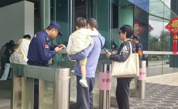 長沙紅光保安服務(wù)有限公司,長沙安保服務(wù),長沙安全服務(wù),長沙非武裝押運(yùn),勞務(wù)派遣服務(wù)